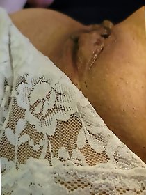 The sexiest mature women like a cock as if it were a tasty treat.