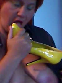 Dissolute momma is posing undressed for money