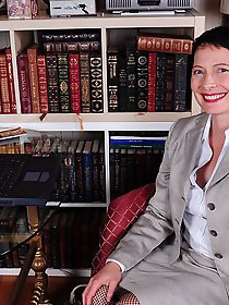 Shaved american housewife playing with her pussy