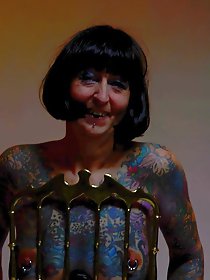 Photo shoot with full body tattooed MILF Cleo - 2