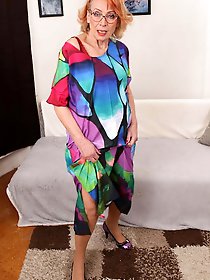 Dressed to undressed from OlderWomanFun