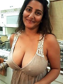 Experienced mademoiselle is spreading her pussy on pix