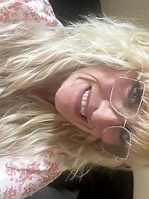 Lass is spreading her pussy lips on picture