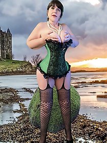 Oriental  mature women look exposed