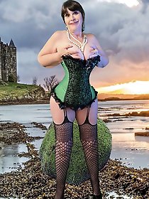 Mature milfs and gilfs from OlderWomanFun