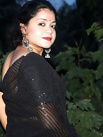 Good-looking babes are posing naked for fun