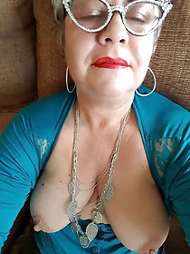 Curvy old GF shows her skills