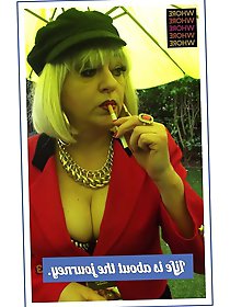 Old businesswoman is fingering her cunt