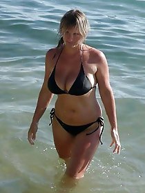 Gorgeous and Busty Mature Ladies 15