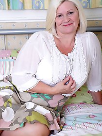 Big breasted bbw teasing and pleasing