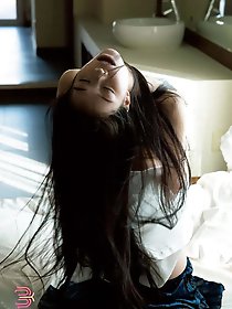 Older momma is showing her hot lines