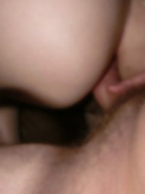 A mature Latina cannot hold back from filling her anus